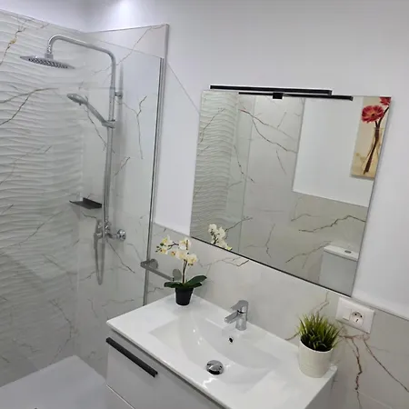 San Marino With Heated Pool, Only 450 Meters To The Beach, Aircondition, Wifi * 阿罗纳