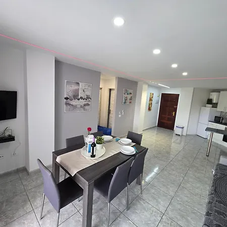 San Marino With Heated Pool, Only 450 Meters To The Beach, Aircondition, Wifi 公寓