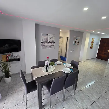San Marino With Heated Pool, Only 450 Meters To The Beach, Aircondition, Wifi 公寓 阿罗纳