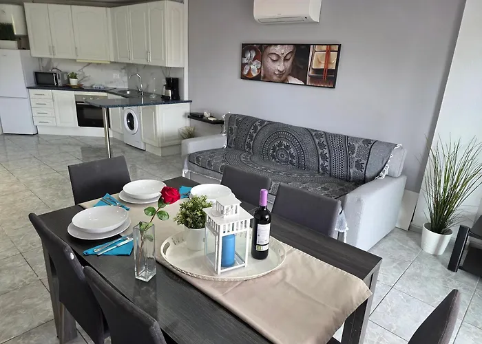 Apartmán San Marino With Heated Pool, Only 450 Meters To The Beach, Aircondition, Wifi