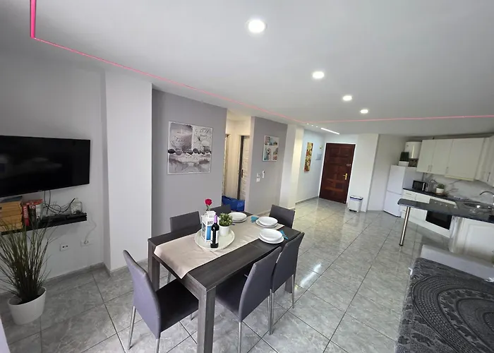San Marino With Heated Pool, Only 450 Meters To The Beach, Aircondition, Wifi Apartment