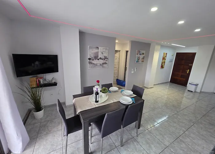 San Marino With Heated Pool, Only 450 Meters To The Beach, Aircondition, Wifi Apartment Arona (Tenerife)
