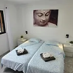 San Marino With Heated Pool, Only 450 Meters To The Beach, Aircondition, Wifi شقة *