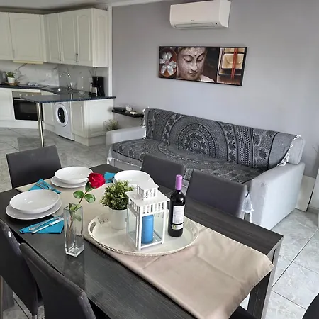 Διαμέρισμα San Marino With Heated Pool, Only 450 Meters To The Beach, Aircondition, Wifi